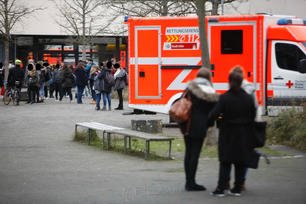 Reizgas gesprueht Schule Koeln Chorweiler Merienstr P14.JPG